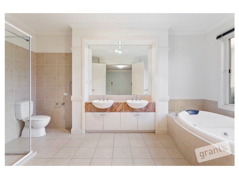 15 Peppertree Avenue, Narre Warren South VIC 3805