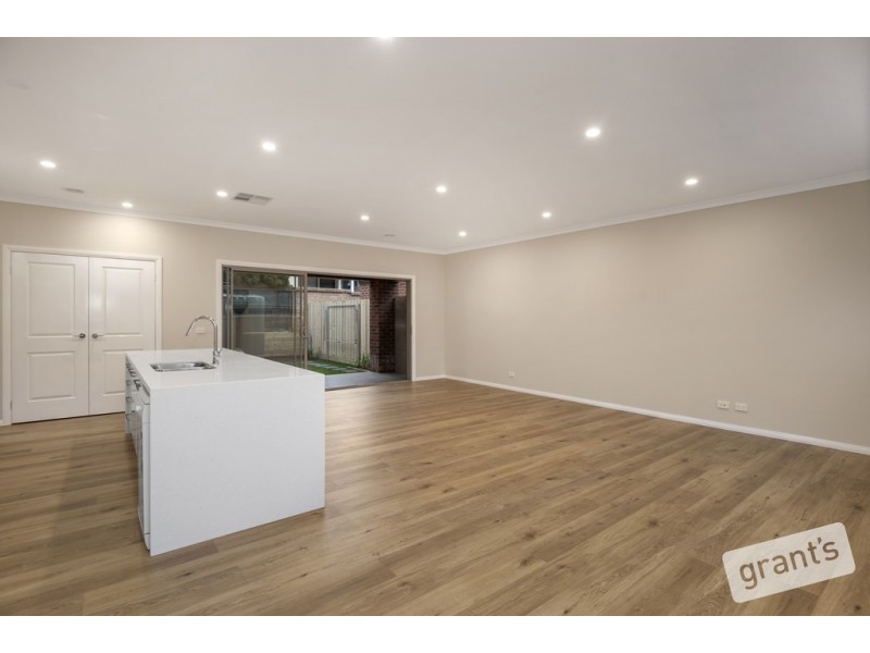 1/151 High Street, Berwick VIC 3806