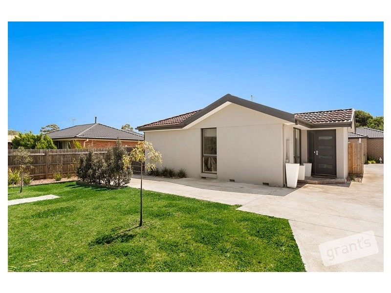 17 Collins Crescent, Berwick VIC 3806