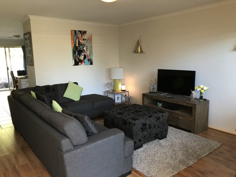 2/7-8 Harmon Close, Berwick VIC 3806