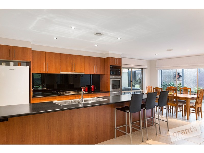 2 Scott Lee Drive, Beaconsfield VIC 3807