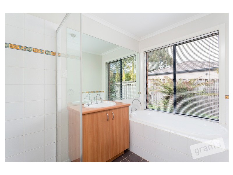 14 St Annes Crescent, Berwick VIC 3806