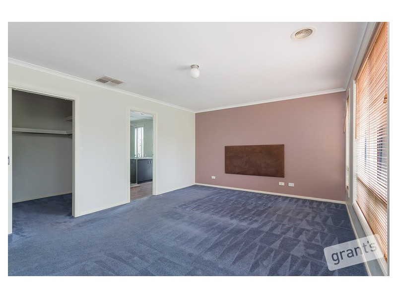 14 St Annes Crescent, Berwick VIC 3806