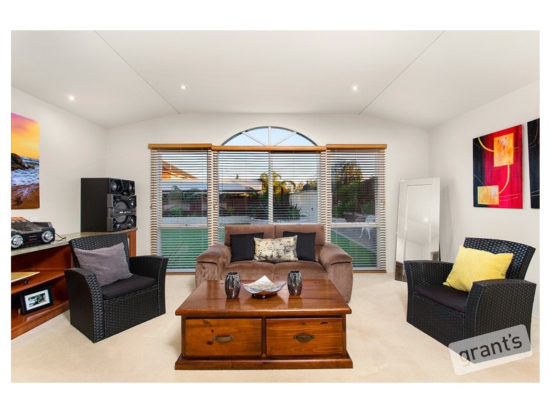 60 Berwick Springs Promenade, Narre Warren South VIC 3805