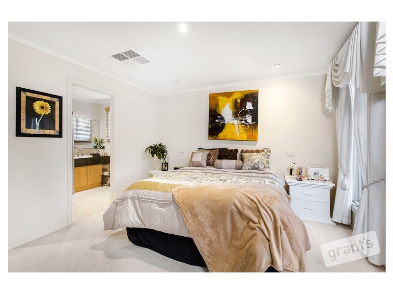 60 Berwick Springs Promenade, Narre Warren South VIC 3805