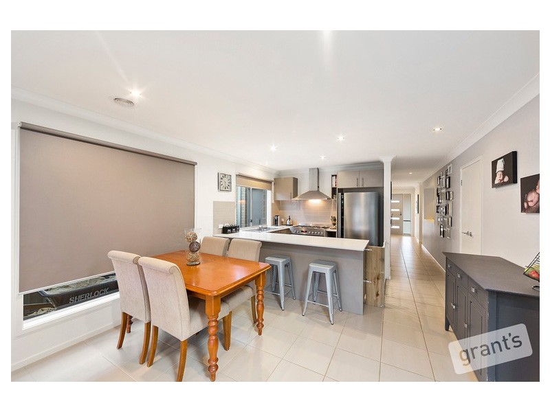 13 Lusitano Way, Clyde North VIC 3978