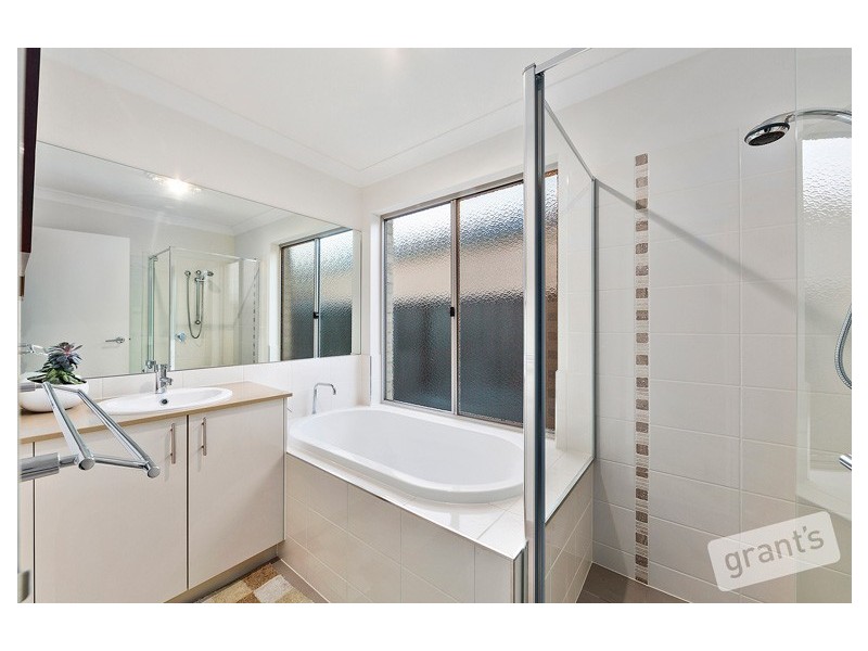 13 Lusitano Way, Clyde North VIC 3978