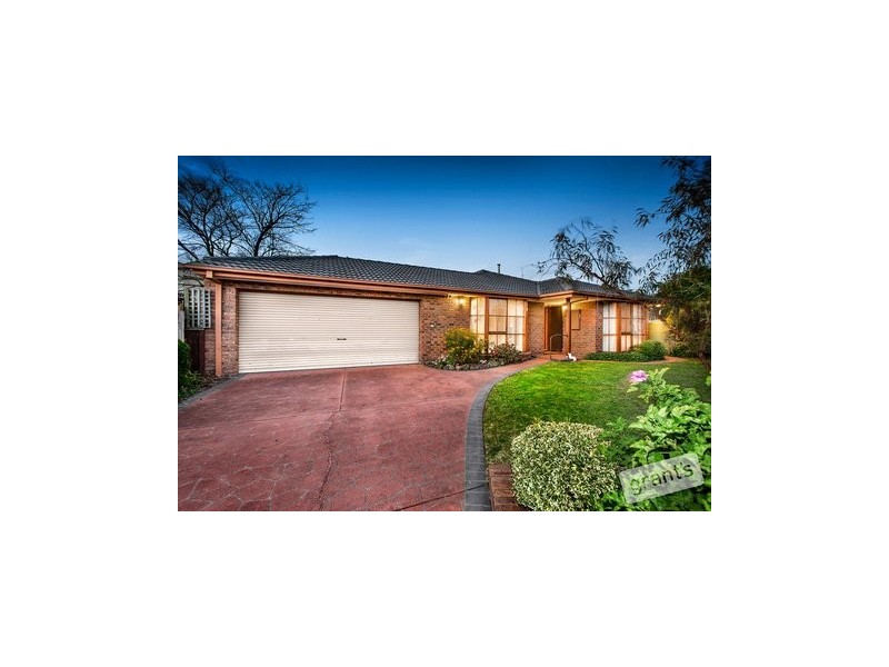 4 Escott Grove, Berwick VIC 3806