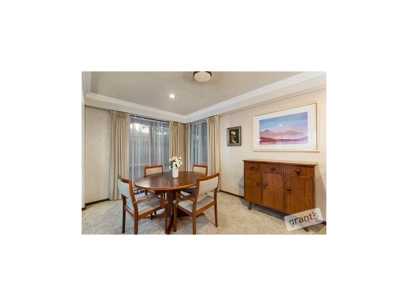 4 Escott Grove, Berwick VIC 3806