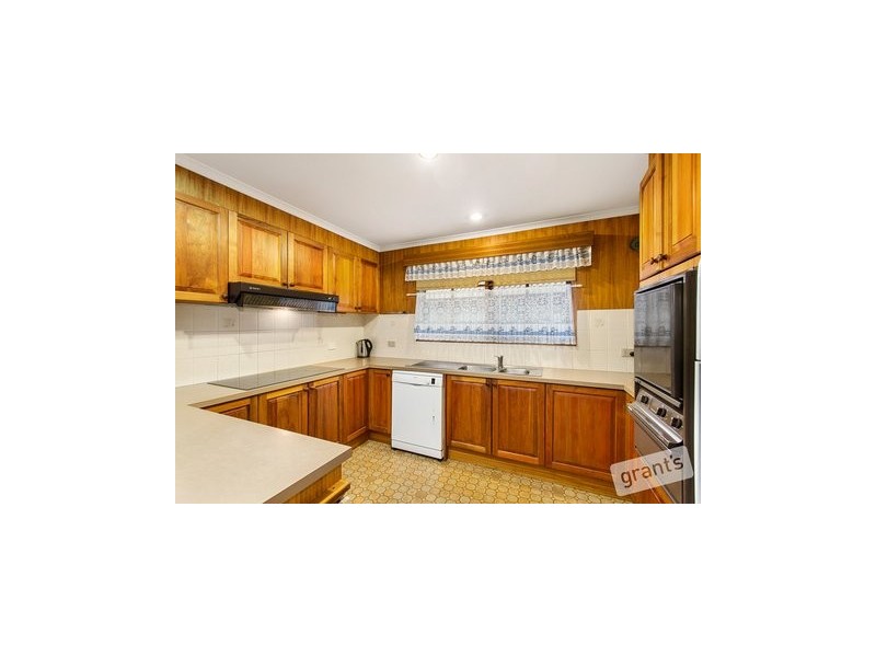 4 Escott Grove, Berwick VIC 3806