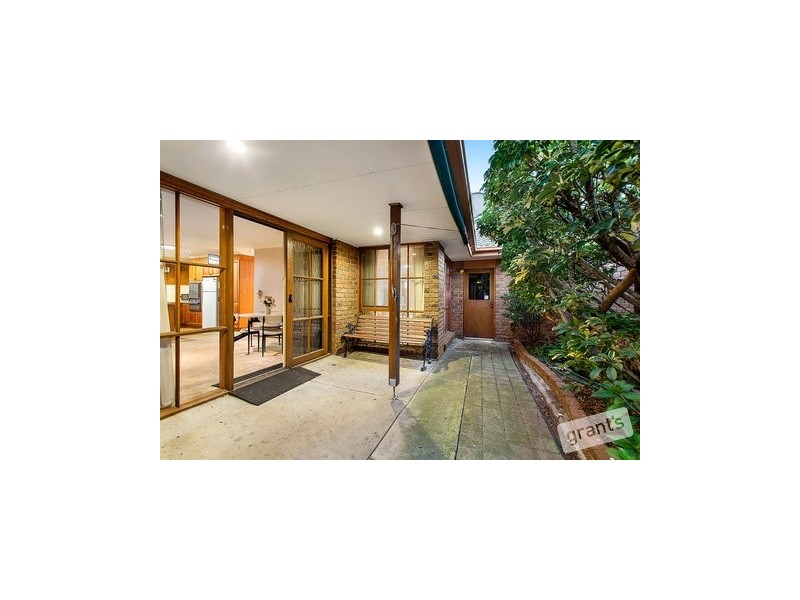 4 Escott Grove, Berwick VIC 3806