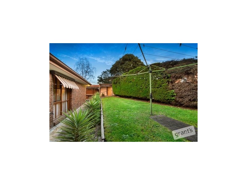 4 Escott Grove, Berwick VIC 3806