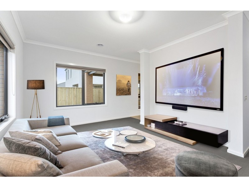 3 Carisbrooke Way, Clyde North VIC 3978