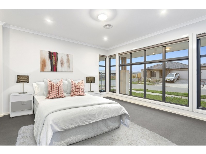 3 Carisbrooke Way, Clyde North VIC 3978