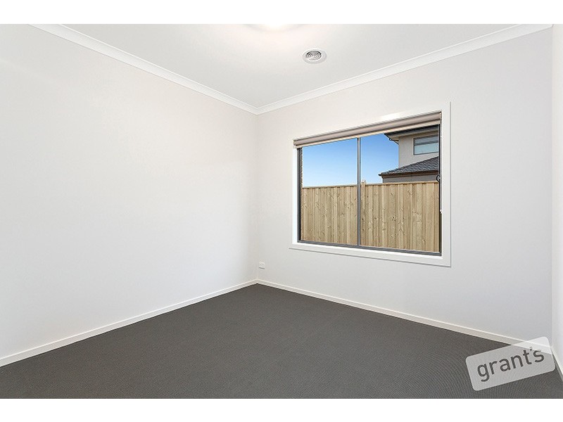 3 Carisbrooke Way, Clyde North VIC 3978