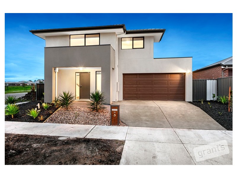 33 Canmore Street, Cranbourne East VIC 3977