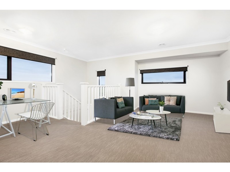 33 Canmore Street, Cranbourne East VIC 3977