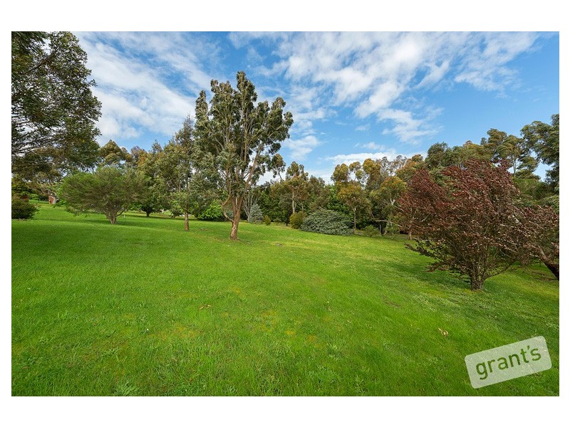 6 Alastair Drive, Berwick VIC 3806