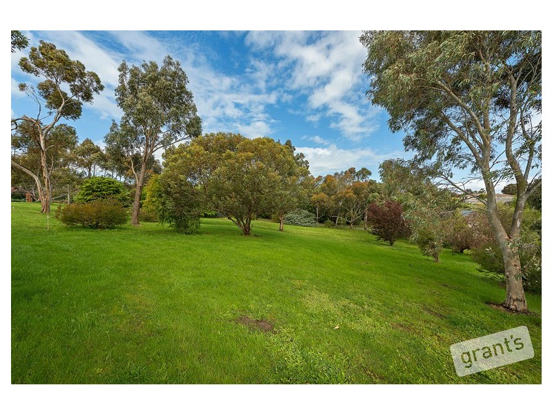 6 Alastair Drive, Berwick VIC 3806