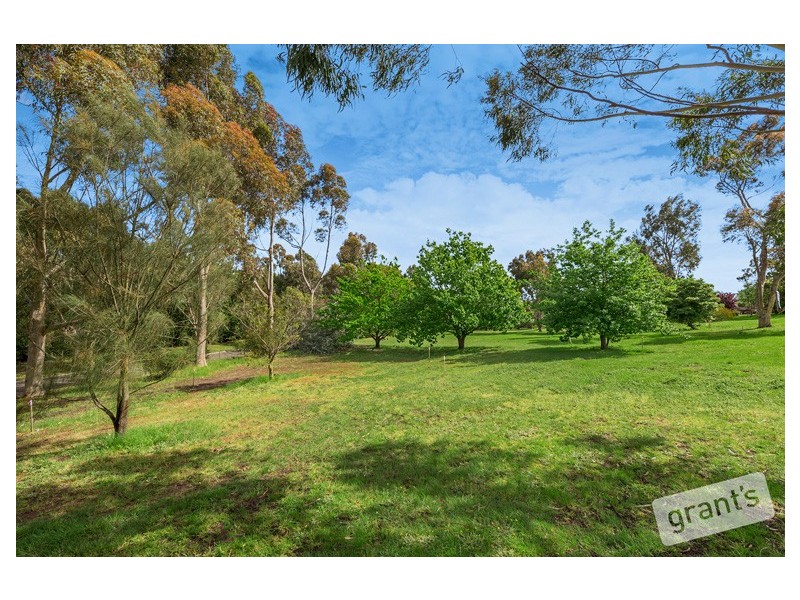 6 Alastair Drive, Berwick VIC 3806