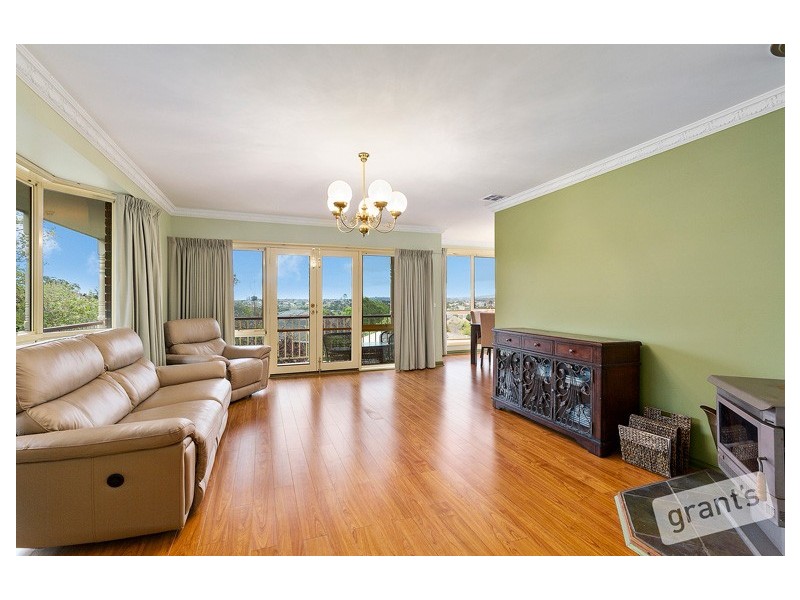 49 Lawrence Drive, Berwick VIC 3806