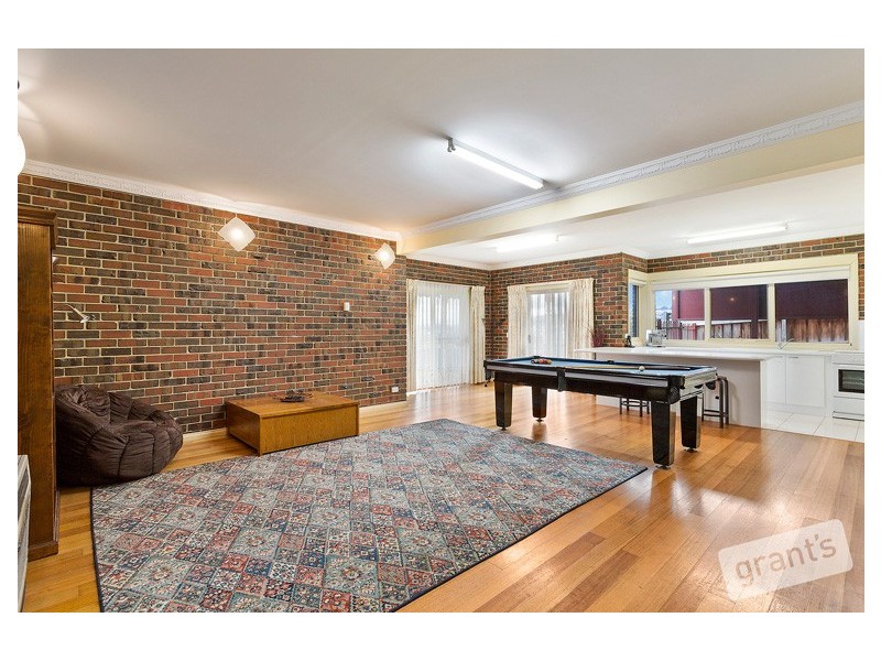 49 Lawrence Drive, Berwick VIC 3806