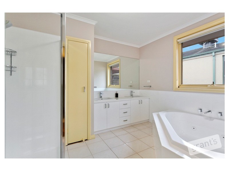 49 Lawrence Drive, Berwick VIC 3806