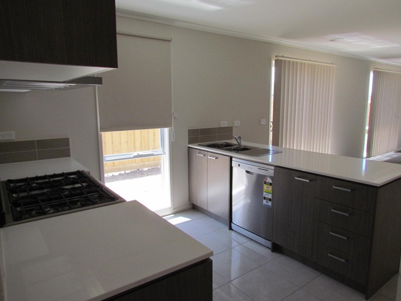 15 Orchid Street, Officer VIC 3809