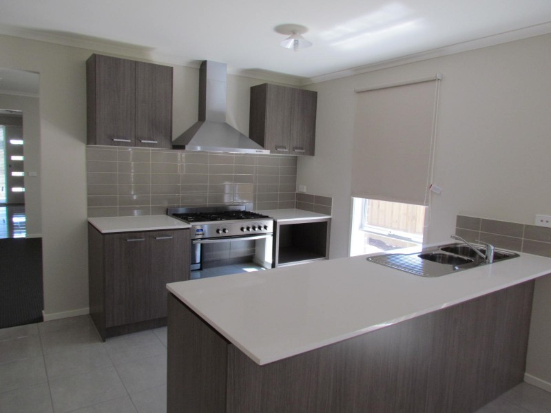 15 Orchid Street, Officer VIC 3809