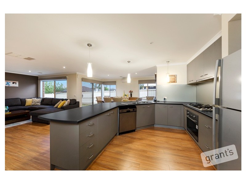 11 Azure Place, Narre Warren South VIC 3805