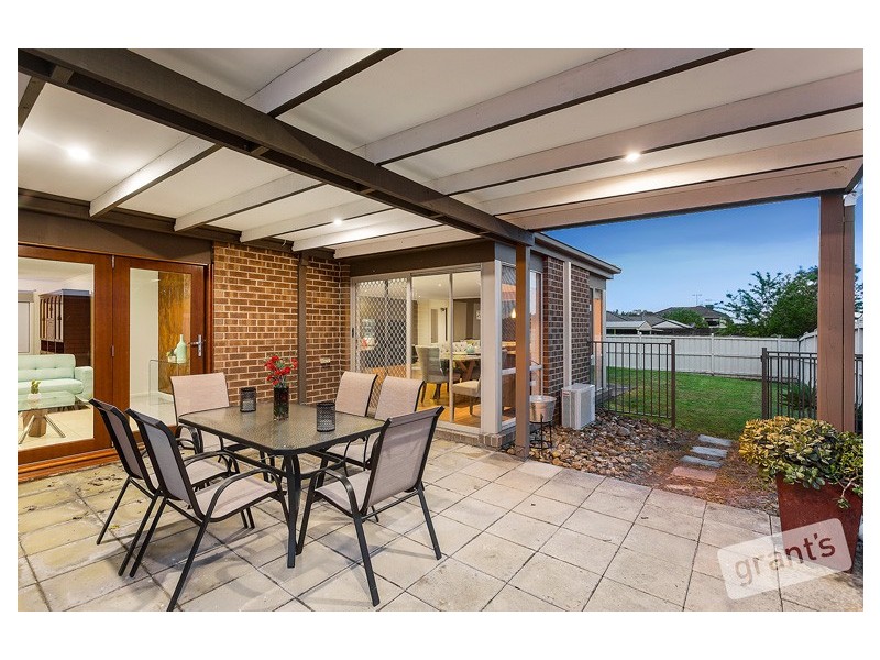 11 Azure Place, Narre Warren South VIC 3805