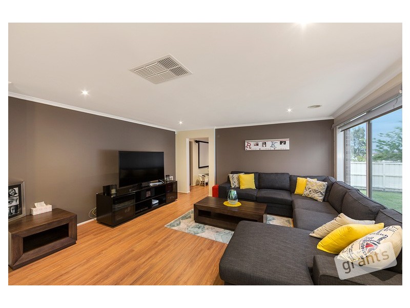 11 Azure Place, Narre Warren South VIC 3805