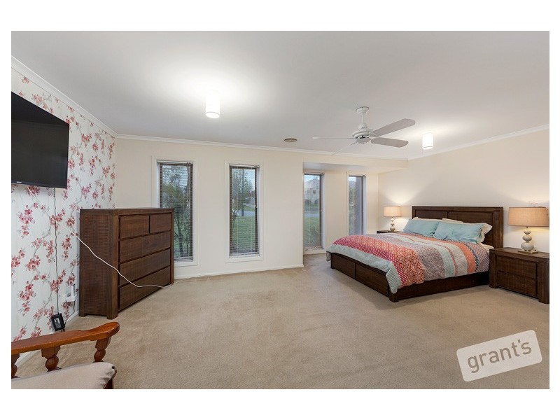 11 Azure Place, Narre Warren South VIC 3805