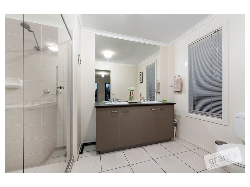 11 Azure Place, Narre Warren South VIC 3805