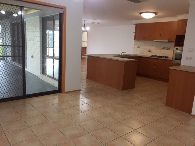 41 Strong Drive, Hampton Park VIC 3976