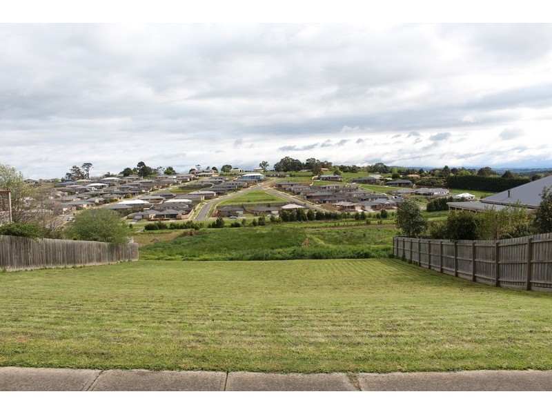 49 Walker Drive, Drouin VIC 3818