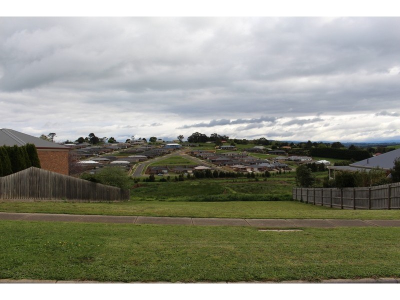 49 Walker Drive, Drouin VIC 3818