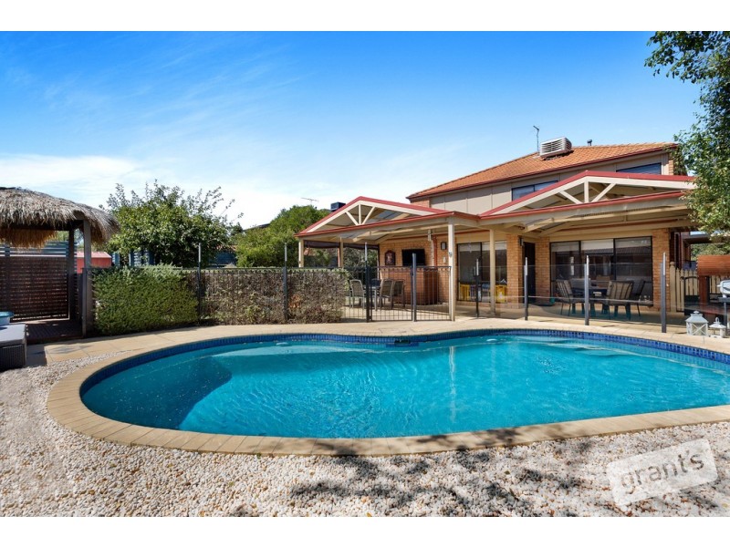 4 Dover Court, Narre Warren South VIC 3805