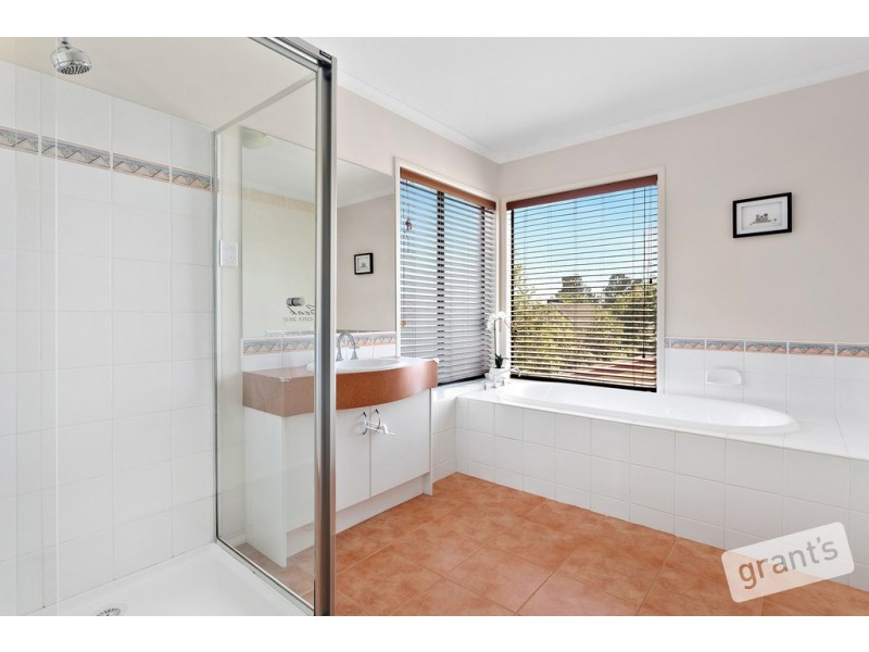 4 Dover Court, Narre Warren South VIC 3805