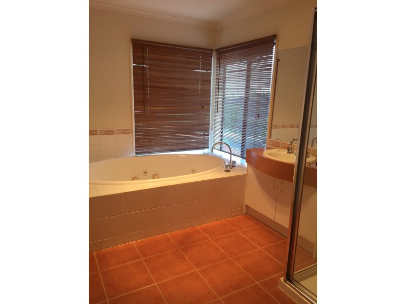 10 Broadland Way, Narre Warren South VIC 3805