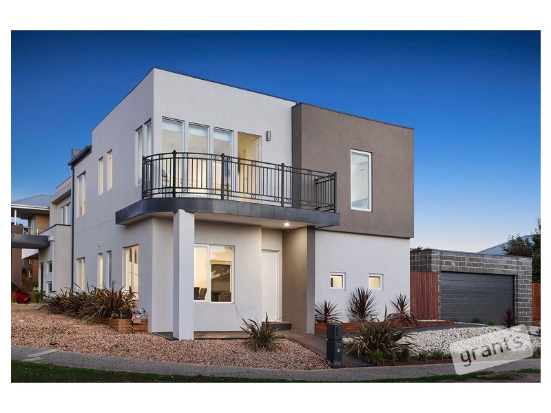 35 Macquarie Circuit, Pakenham VIC 3810