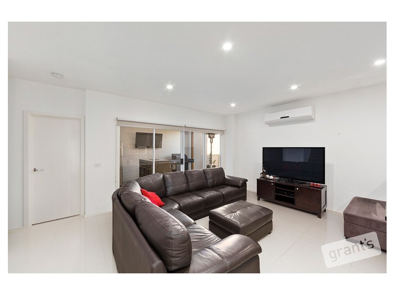 35 Macquarie Circuit, Pakenham VIC 3810