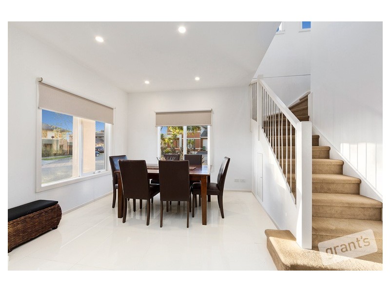 35 Macquarie Circuit, Pakenham VIC 3810