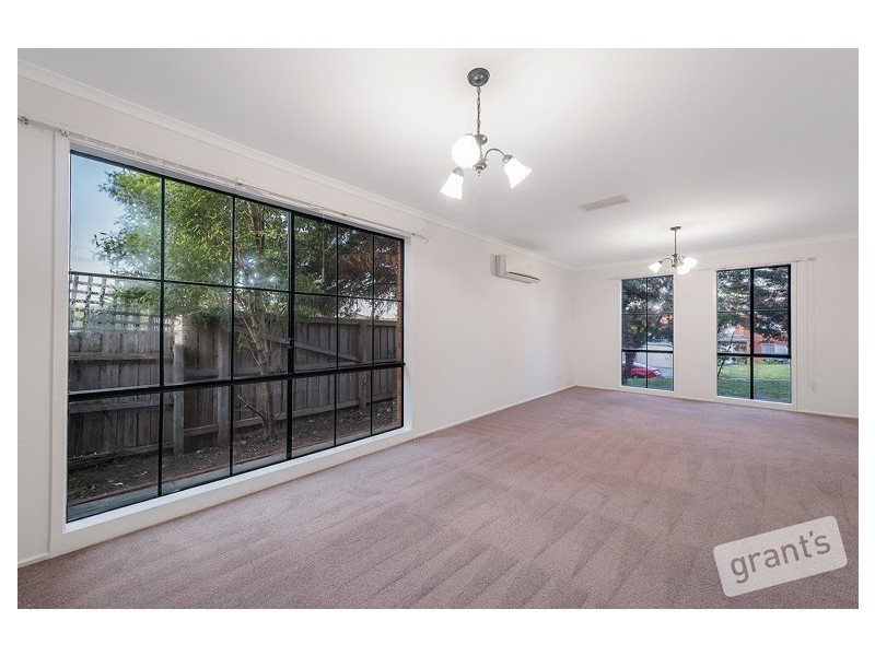 4 Edith Rise, Hampton Park VIC 3976