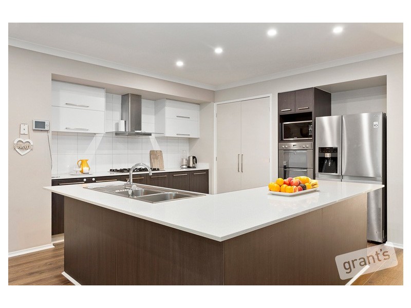 19 Saltbush Avenue, Lyndhurst VIC 3975