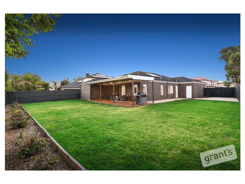 19 Saltbush Avenue, Lyndhurst VIC 3975