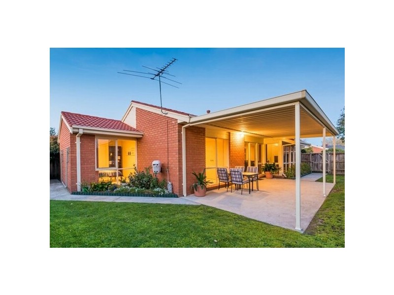 11 Andrea Crescent, Cranbourne North VIC 3977