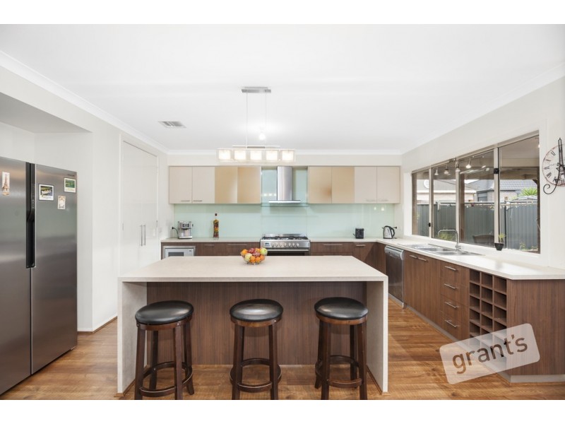 4 Prosperity Avenue, Cranbourne North VIC 3977