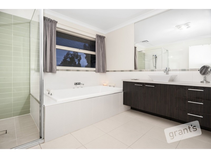 4 Prosperity Avenue, Cranbourne North VIC 3977