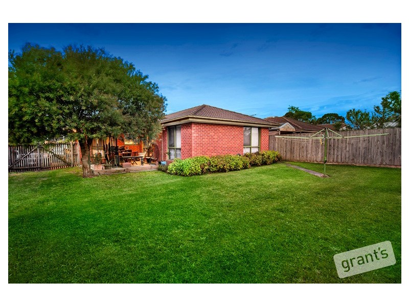24 Collins Crescent, Berwick VIC 3806